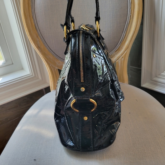 YVES SAINT LAURENT infamous MUSE bag in black patent leather & gold brass - Picture 9 of 14